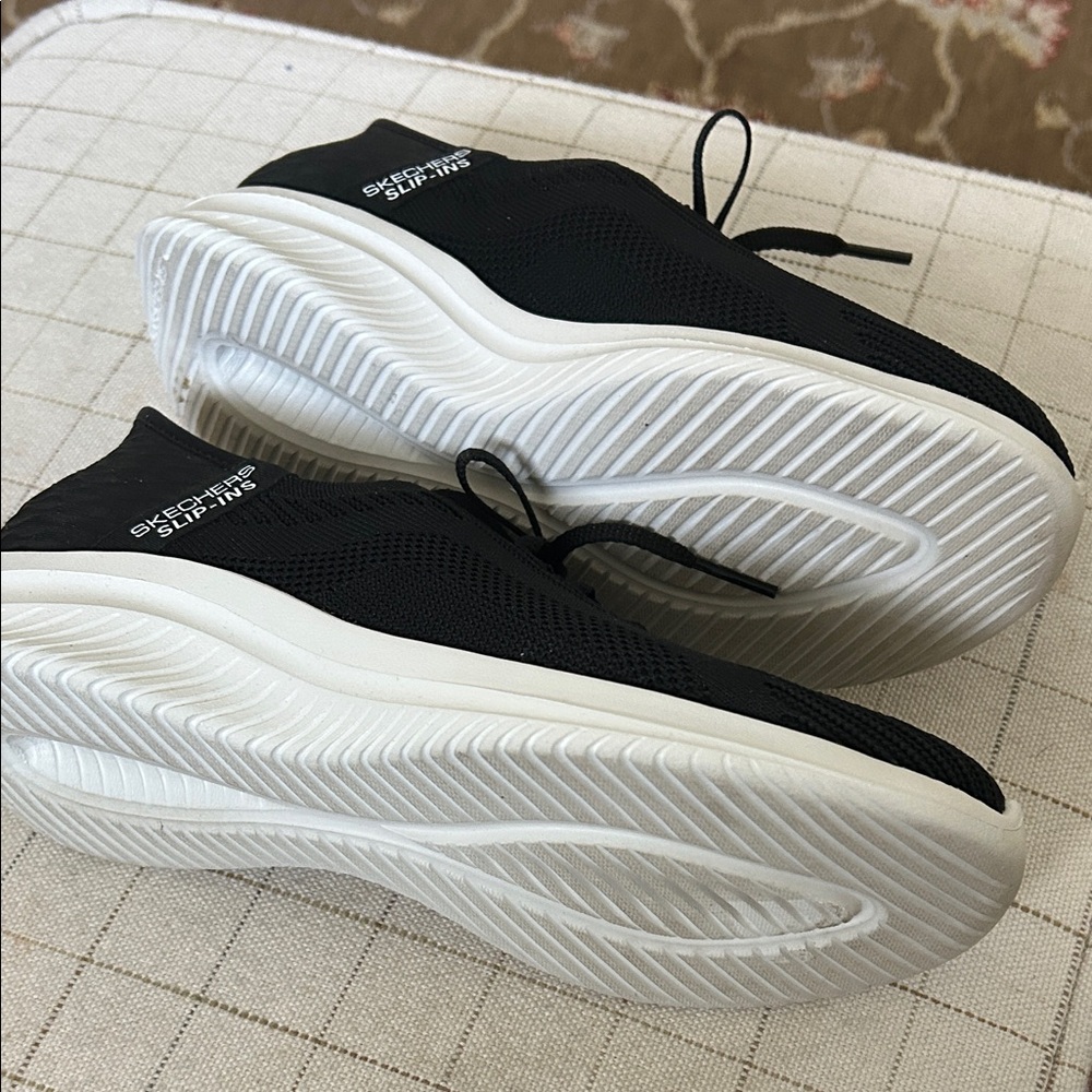 Skechers Women’s Black Slip Ins/Size 6M - Picture 5 of 6